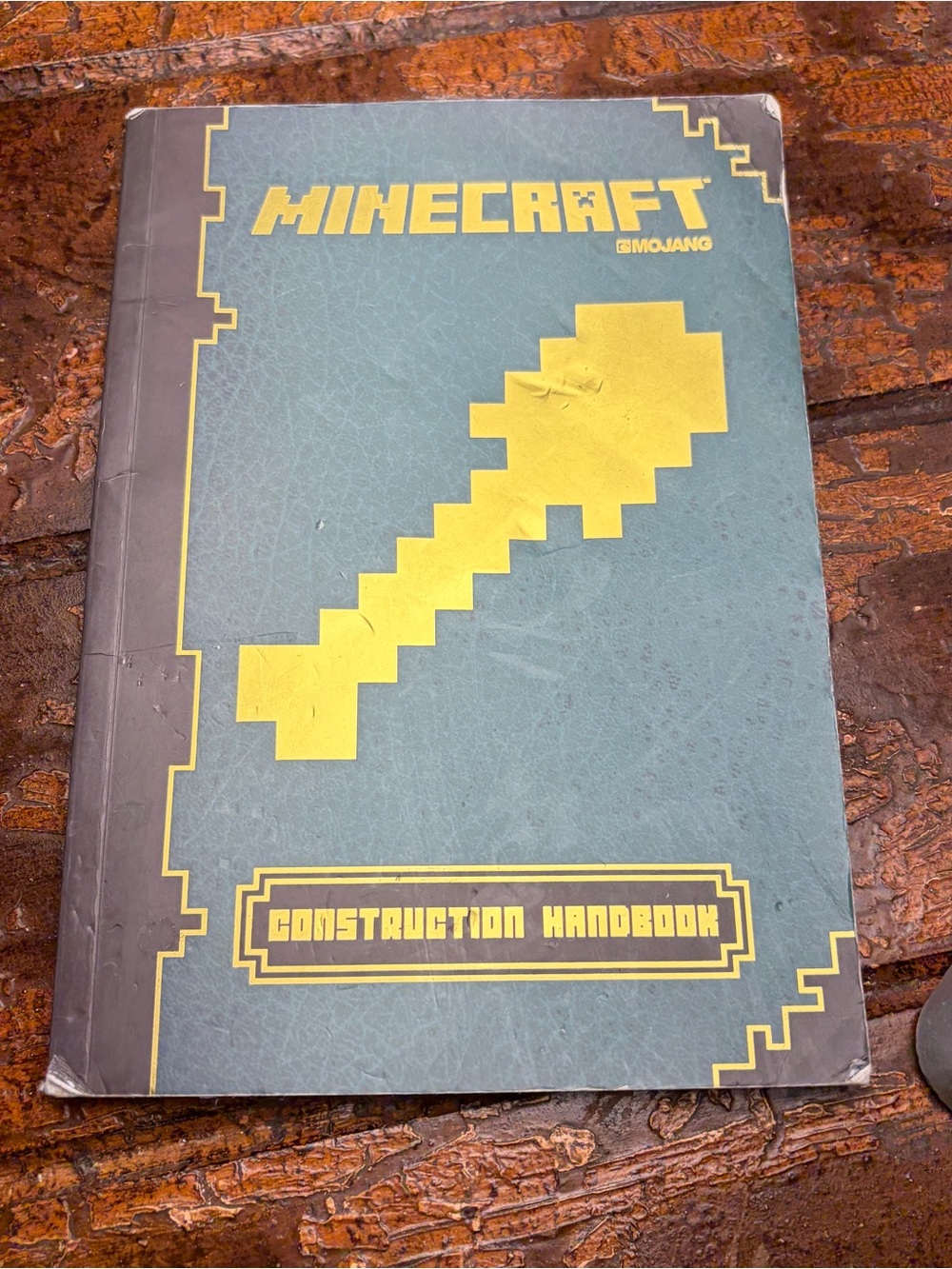 Minecraft Construction Handbook - Blue & Yellow